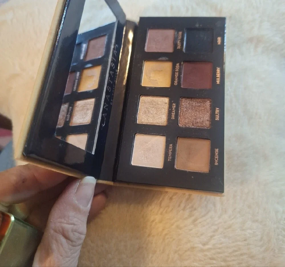 Anastasia Beverly Hills Cosmetic Pouch..Soft Glam II pallette